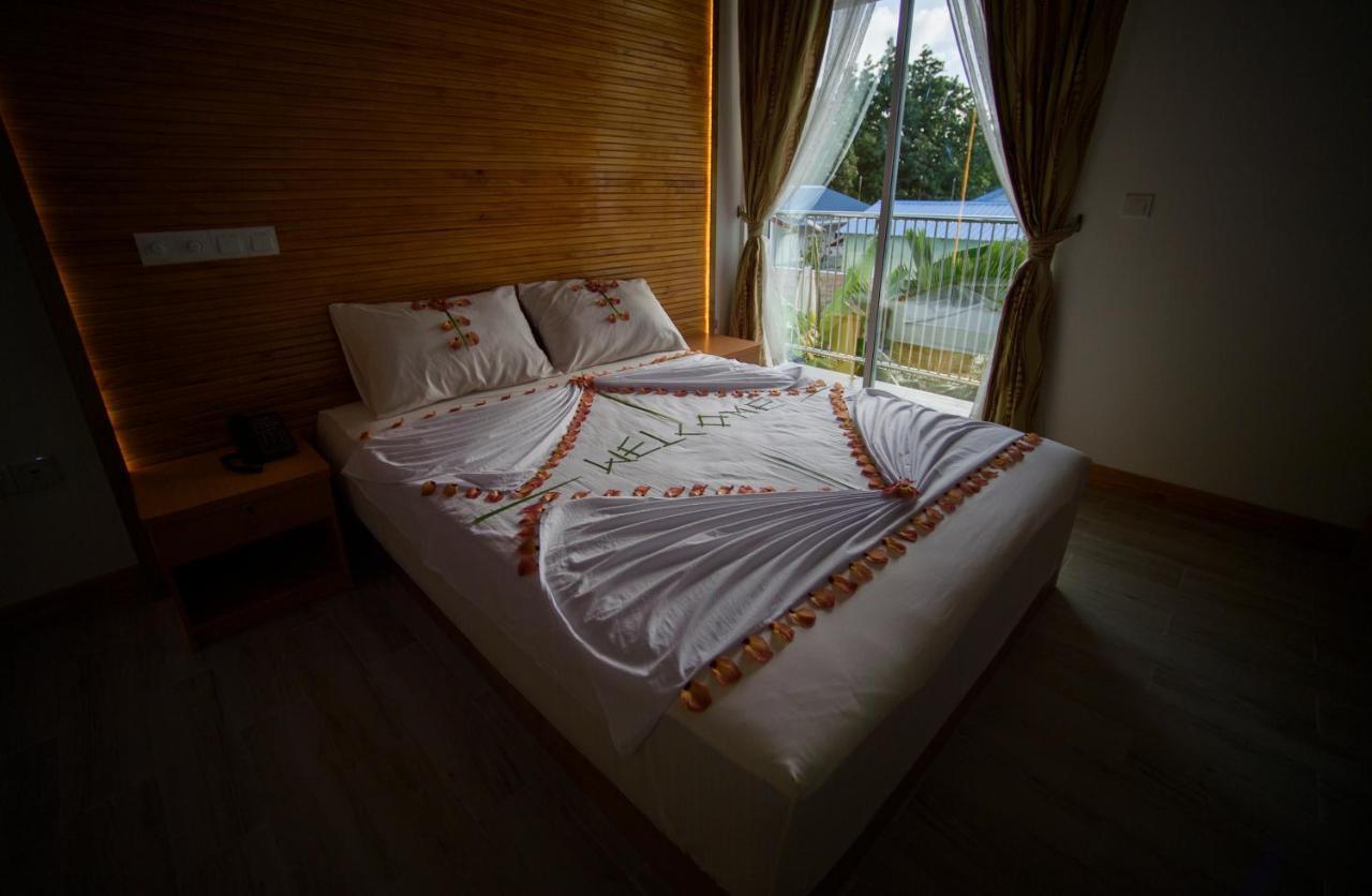 แปร์ลา ดาเกที Hotel ธานเกติ ภายนอก รูปภาพ